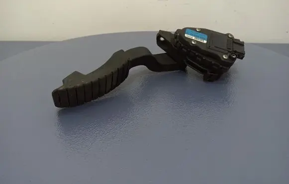 Renault Laguna II Accelerator throttle pedal 8200003393