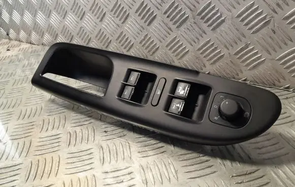 Volkswagen PASSAT B6 Electric window control switch 3C1867171
