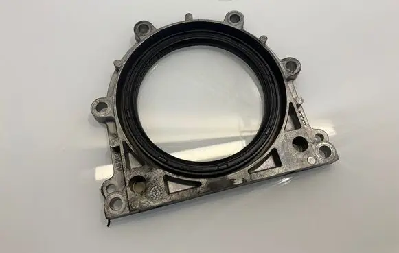 Mercedes-Benz E W211 Crankshaft Holder A6040100114 6040100114
