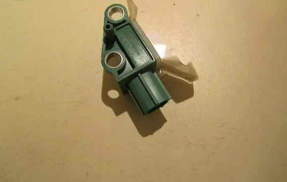 Volkswagen PASSAT B6 Airbag deployment crash/impact sensor 3C0909606