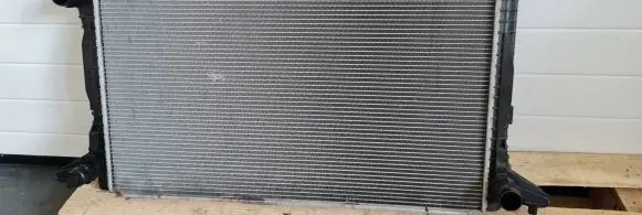Audi Q7 4M Coolant radiator 8W0121251N
