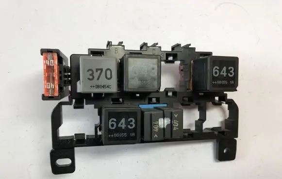 Audi A6 S6 C6 4F Relay mounting block 4F0937503