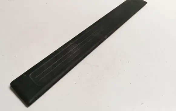 Mercedes-Benz GL X164 Front sill trim cover A1646800435