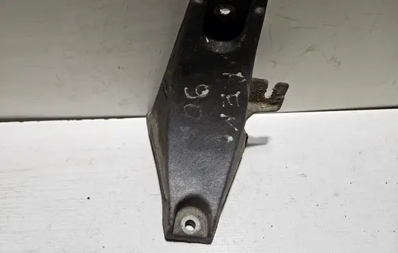 Renault 21 Gearbox mounting bracket 2211250D