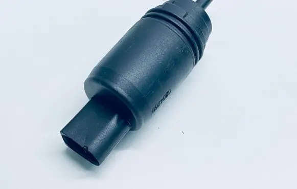 Volkswagen PASSAT CC Windscreen/windshield washer pump 1K5955651