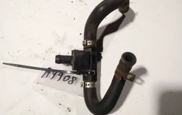 Volkswagen PASSAT B6 Engine coolant pipe/hose