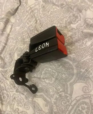Seat Leon (5F) Middle seatbelt buckle (rear) 5F0857739 29072015
