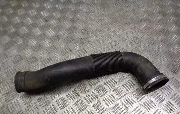 Opel Astra H Air intake hose/pipe 55559548