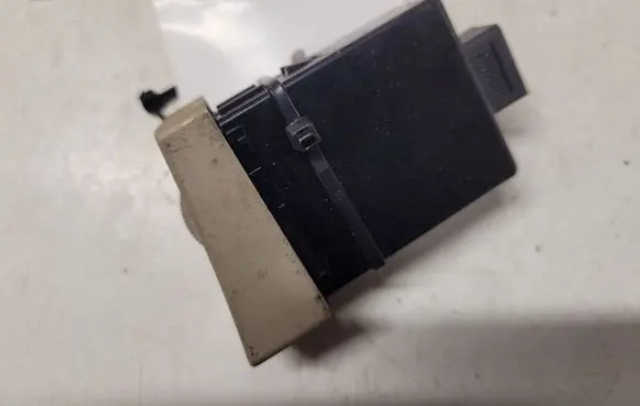 Hyundai Santa Fe Headlight level height control switch 933702B000 751U00080 211000245