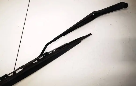 Jeep Grand Cherokee (WK) Front wiper blade arm 