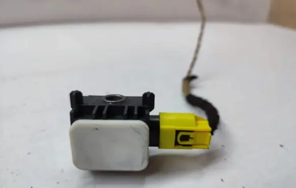 Mercedes-Benz S W221 Airbag deployment crash/impact sensor 0038202826
