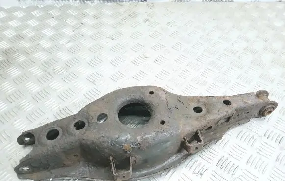 Toyota Avensis T270 Rear upper control arm/wishbone