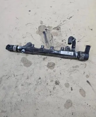 Volkswagen Tiguan Fuel main line pipe 03L130089J 2700000366