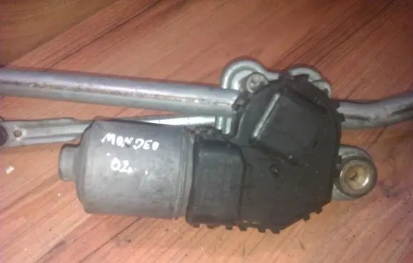 Ford Mondeo Mk III Wiper motor 0390241703