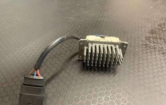Volkswagen Phaeton Heater blower motor/fan resistor 5DS00645506 3D0907521A