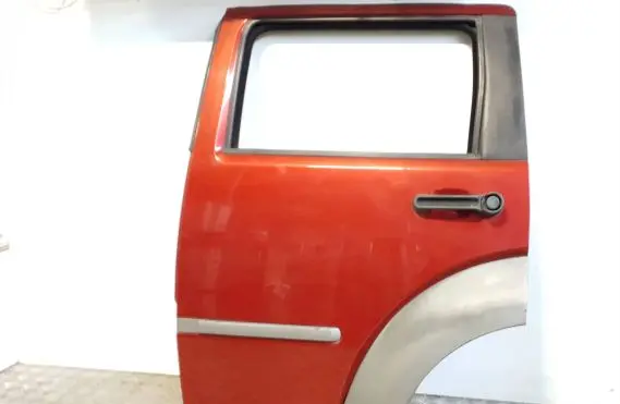 Dodge Nitro Rear door