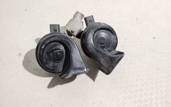 Volkswagen Polo V 6R Horn signal 6R0951221A 6R0951223A