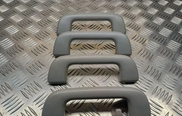 Toyota Yaris A set of handles for the ceiling L1020373 087645