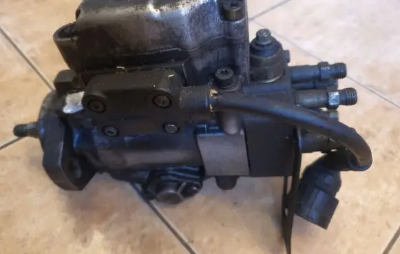 BMW 5 E39 Fuel injection high pressure pump 0460406994 2244966