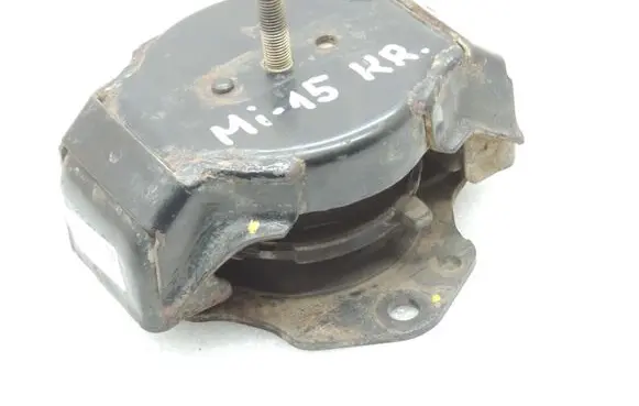 Mitsubishi Pajero Engine mount bracket MR554231 MR374898