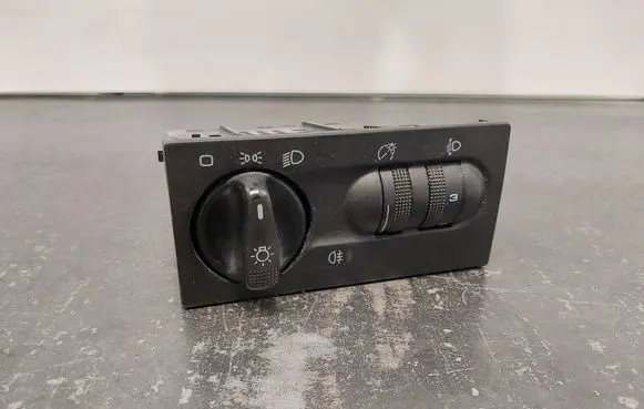 Volkswagen Golf III Light switch 1H6941531N