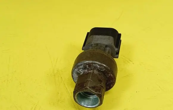 Mitsubishi Colt Air conditioning (A/C) pressure sensor T142CP151