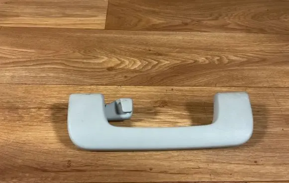 Audi A4 S4 B7 8E 8H Rear interior roof grab handle 8E0857607D