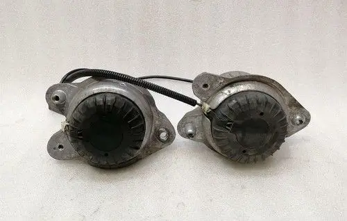 Mercedes-Benz S W222 Engine mount bracket A2222407617