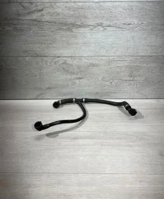 Engine coolant pipe/hose