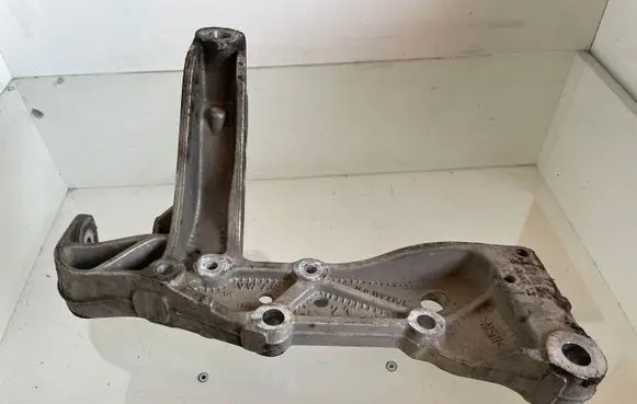 Volkswagen Golf V Front lower control arm/wishbone 1K0199296E