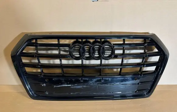 Audi Q5 SQ5 Front bumper upper radiator grill