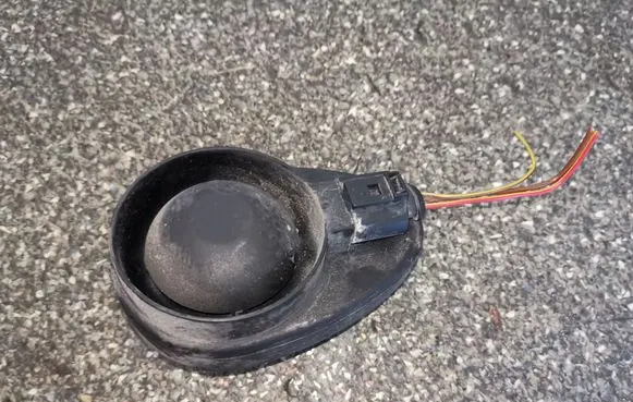 Volkswagen PASSAT B5.5 Alarm system siren 1J0951605