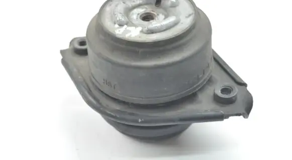 Mercedes-Benz ML W164 Engine mount bracket A2512402917