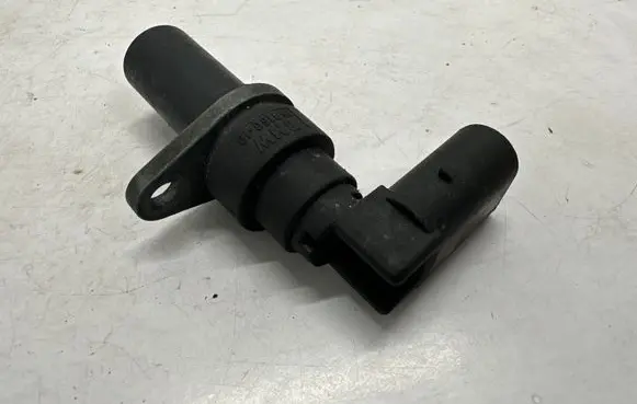 BMW 5 E39 Crankshaft position sensor 25916010