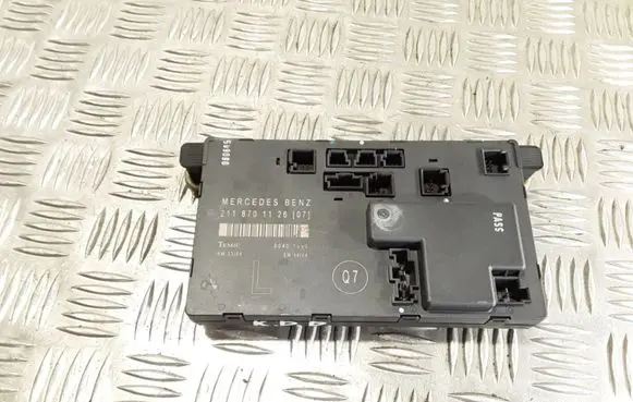 Mercedes-Benz E W211 Door control unit/module 2118701126