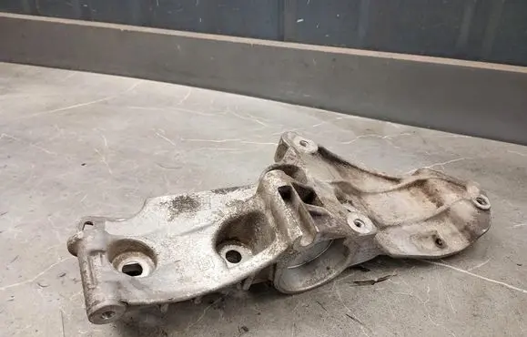 Renault Scenic II - Grand scenic II Generator/alternator bracket 8200365097