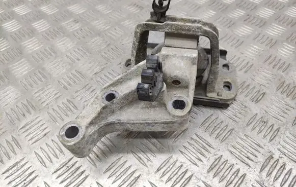 Opel Vivaro Engine mounting bracket 8200378211
