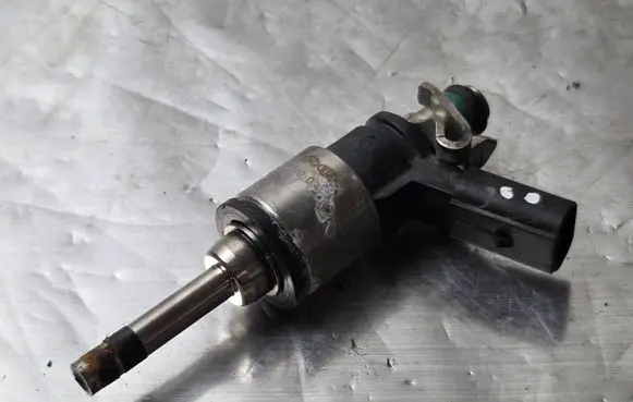 Hyundai i20 (BC3 BI3) Fuel injector 353107100 33602342 9041070012