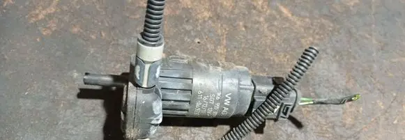 Skoda Octavia Mk2 (1Z) Windscreen/windshield washer pump 1K6955651
