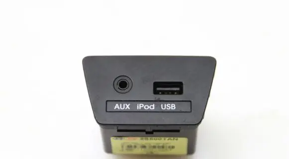 Hyundai ix35 AUX in-socket connector 961102S500TAN