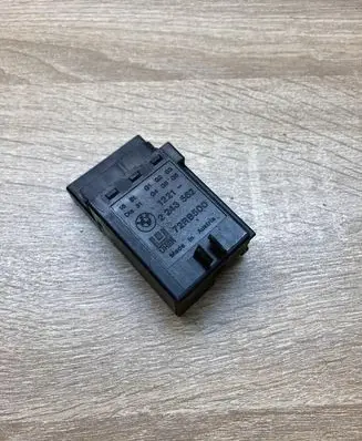 BMW 3 E36 Glow plug pre-heat relay 2243562