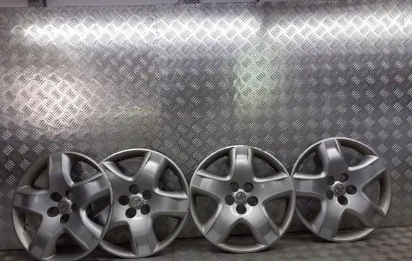 Toyota Matrix (E130) R16 wheel hub/cap/trim 42621-AB120
