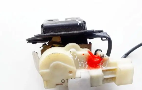 Mazda Premacy Tailgate/trunk/boot lock/catch/latch