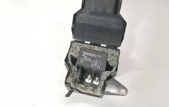 Mercedes-Benz E W212 Battery relay fuse A0035422619