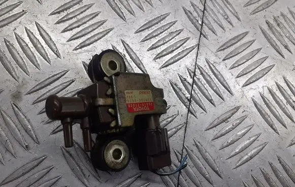 Toyota Corolla E120 E130 Valve vacuum 25819-27020