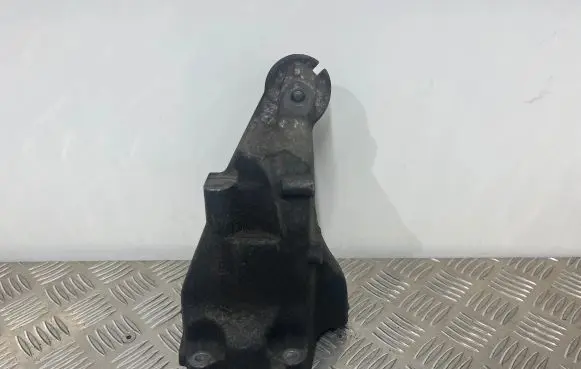 Mercedes-Benz E W212 Engine mounting bracket A6512233504