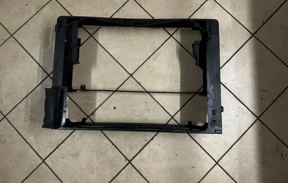 BMW 5 F10 F11 Radiator mount bracket 8509167 7804617 C232911