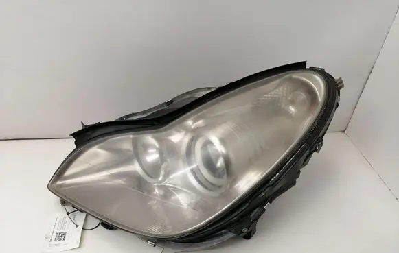 Mercedes-Benz CLS C219 Headlight/headlamp A0008201608