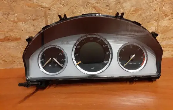 Mercedes-Benz C W204 Speedometer (instrument cluster) A2045404948
