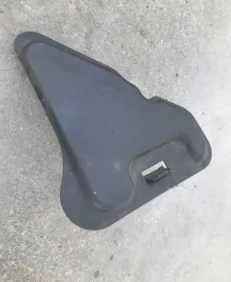 Engine bonnet/hood lock trim molding